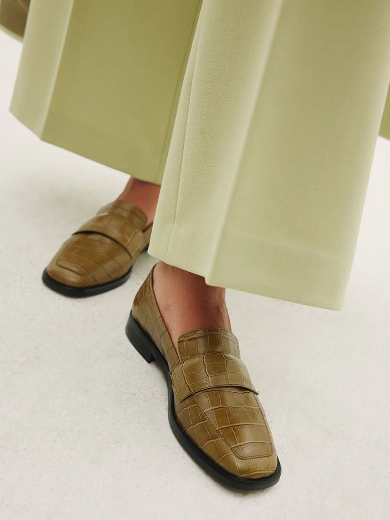 Maguire | Women's Sada Olive Loafer Low Loafer - Click Image to Close