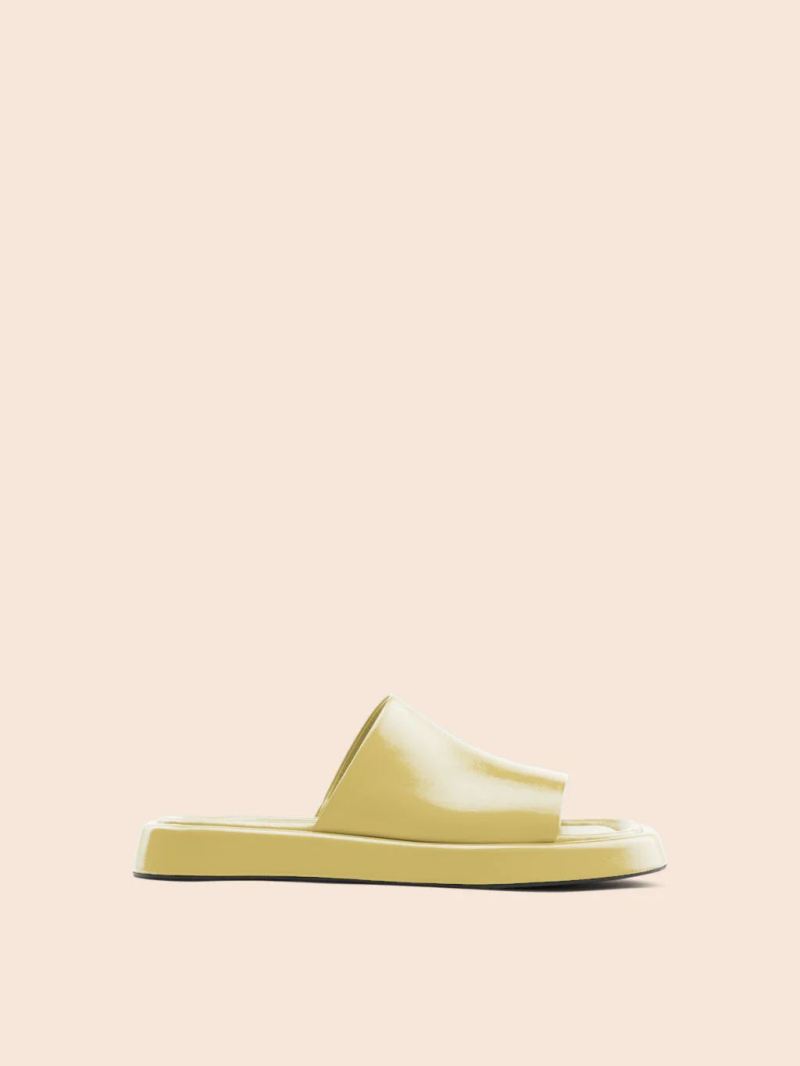 Maguire | Women's Bara Banana Sandal Slide Sandal